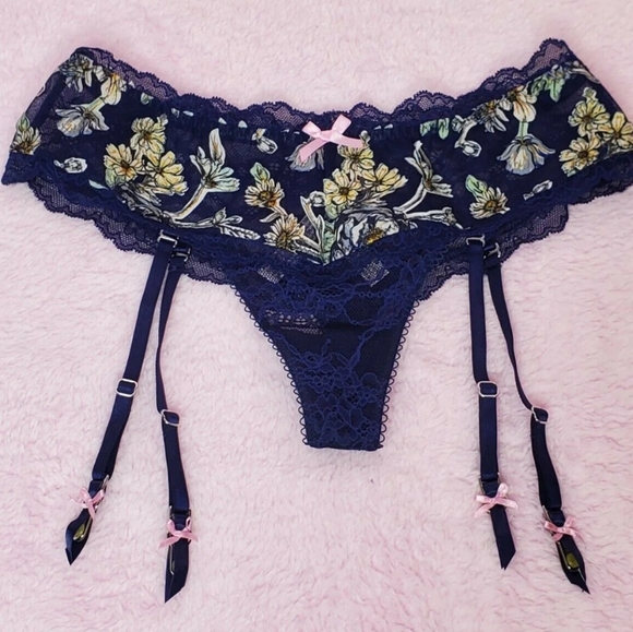 Victoria's Secret DREAM ANGELS Navy Floral Thong Garter Belt Panty - Picture 4 of 5